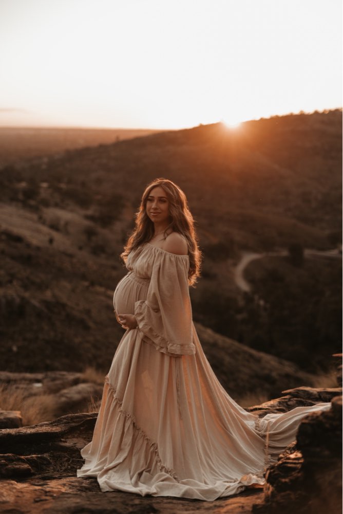 Show-Stopping Boho Maternity Photoshoot Dress: Perfect for Every Photography Session