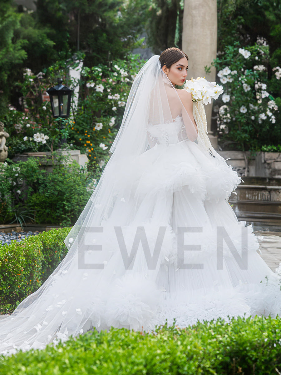 Luxury Strapless Tiered Ruffles Wedding Dress Photoshoot Elegant Bridal Gown