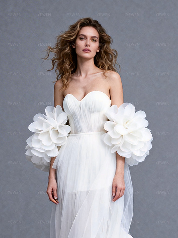 Bridal Flower Cape with 3D Floral Appliqué, Unique Wedding Accessory for Modern Bride Romantic Lightweight Bridal Accessory