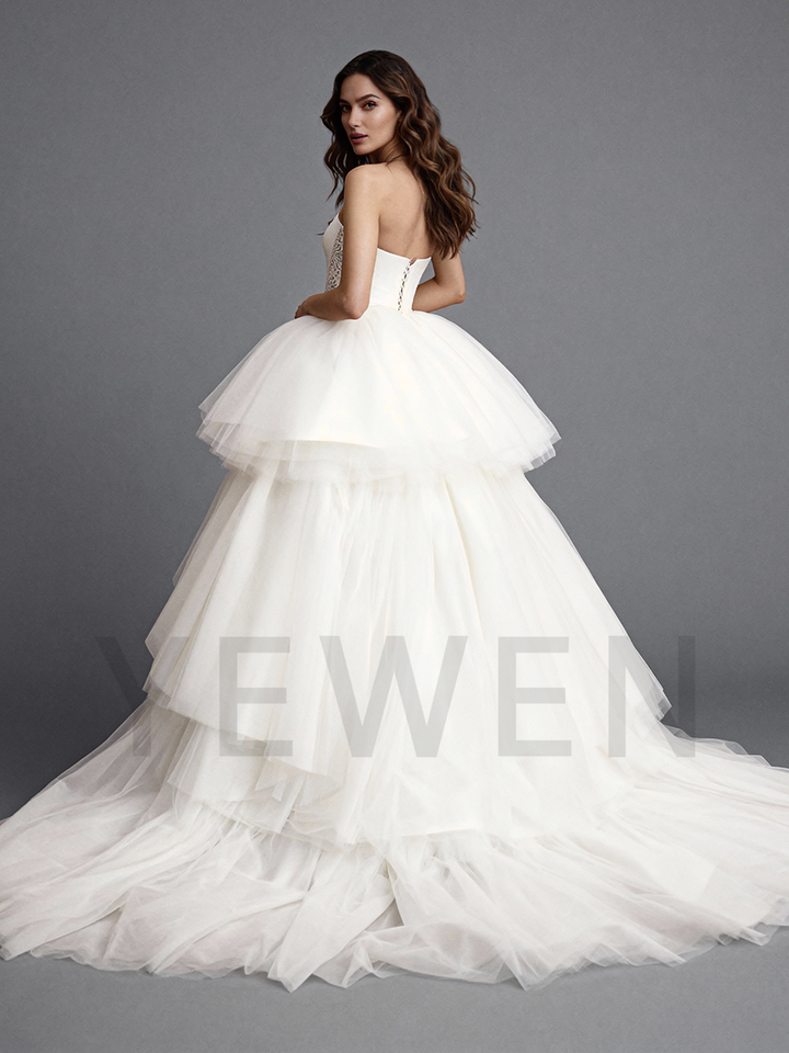 Elegant Sleeveless Ball Gown Wedding Dress 2026 Tiered Tulle Detachable Train Bridal Dress