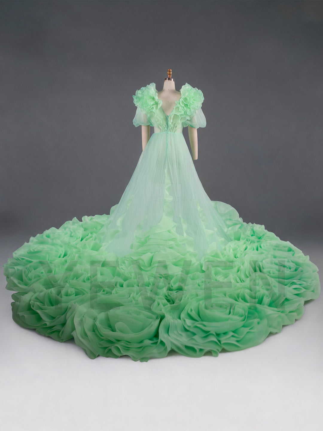 Luxury Mint Green Photo Shoot Gown Ruffle Deep V-Neck Puff Sleeve Avant-Garde Runway Gown YW260322