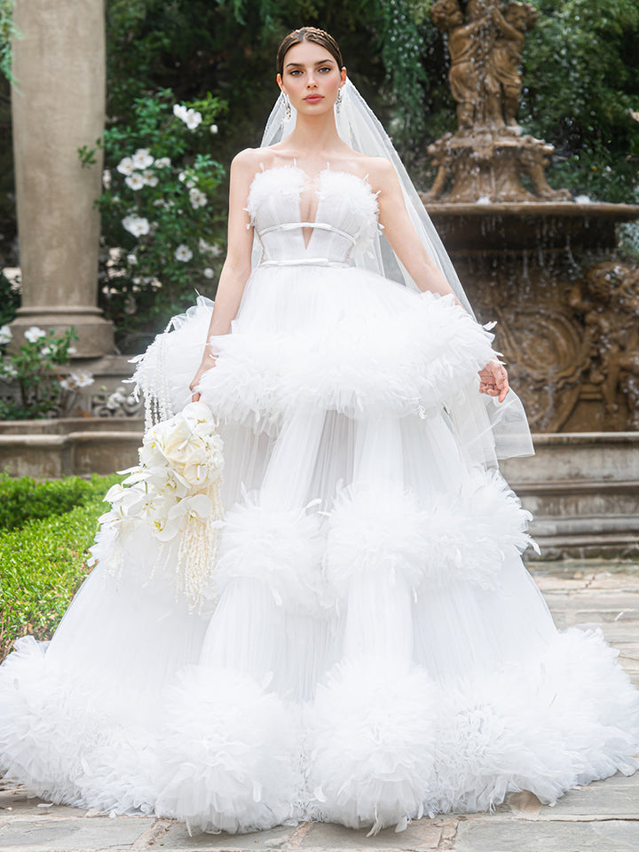 Luxury Strapless Tiered Ruffles Wedding Dress Photoshoot Elegant Bridal Gown