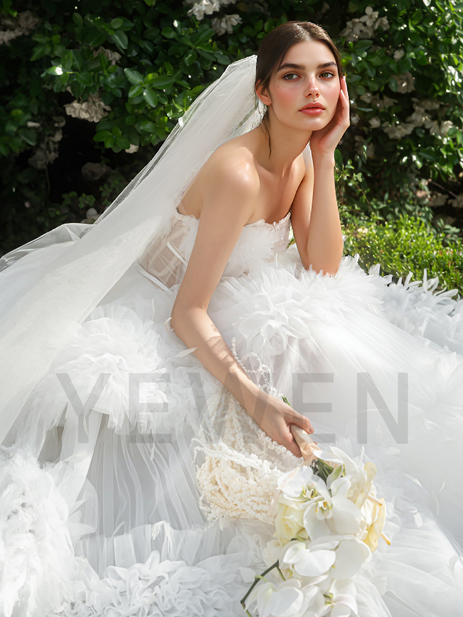 Luxury Strapless Tiered Ruffles Wedding Dress Photoshoot Elegant Bridal Gown