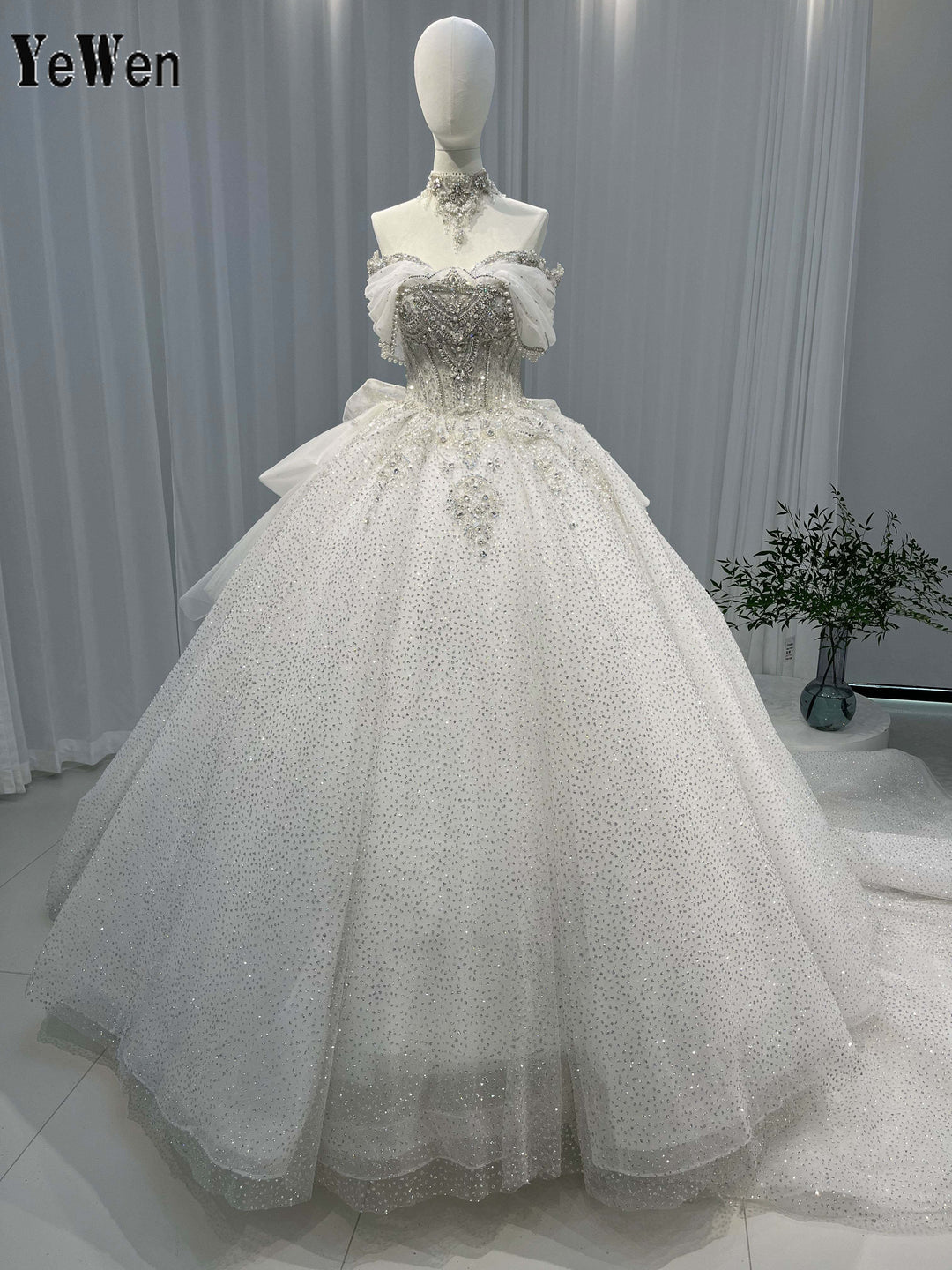 Charming Princess Style Wedding Dress High Quality Queen Sparkle Off The Shoulder White Wedding Gown YW0846 Charming Princess Style Wedding Dress High Quality Queen Sparkle Off The Shoulder White Wedding Gown YW0846